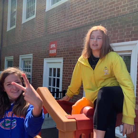 Meet your Posher, Ellen - Picture 1 of 1